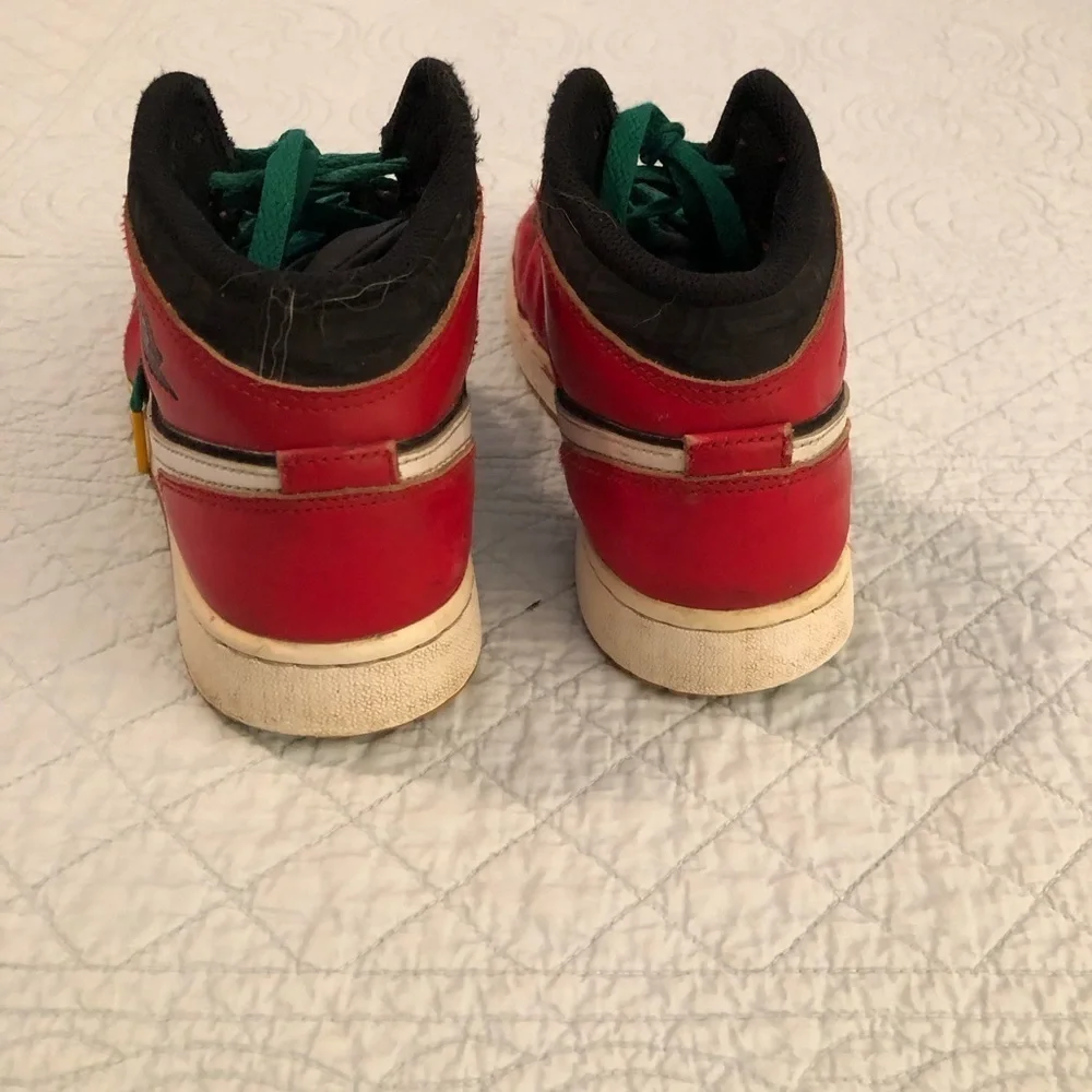 Nike Air Jordan 1 Mid SE Christmas (GS). Youth size 5.5.